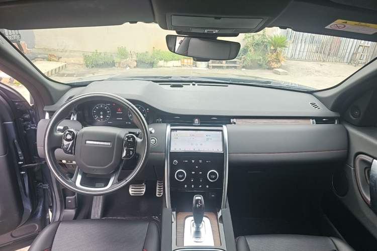 Used Land Rover Discovery Sport 2020 249 PS R-Dynamic Performance Edition Center Console