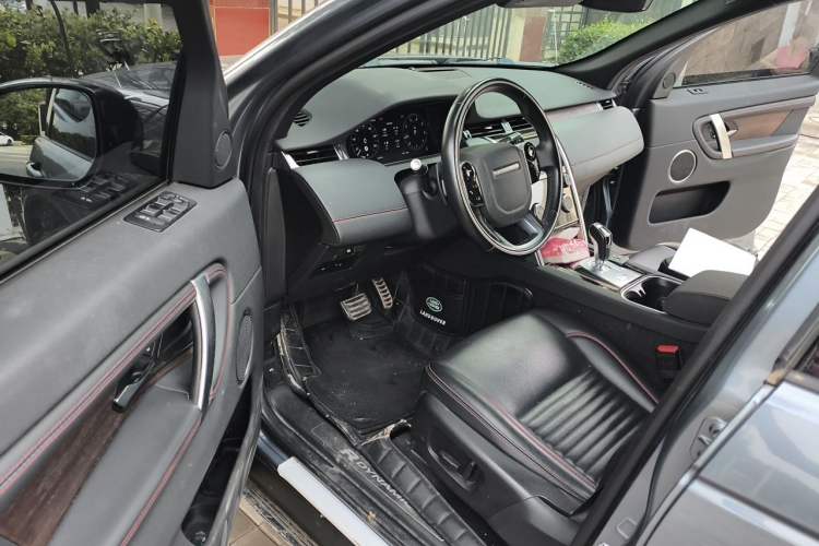 Used Land Rover Discovery Sport 2020 249 PS R-Dynamic Performance Edition Driver Seat