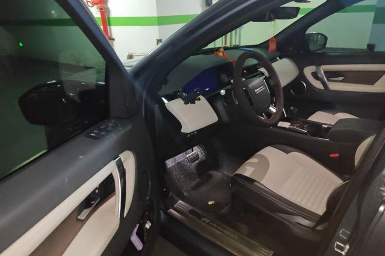 Used Land Rover Discovery Sport 2020 249 PS R-Dynamic Performance Edition Driver Seat