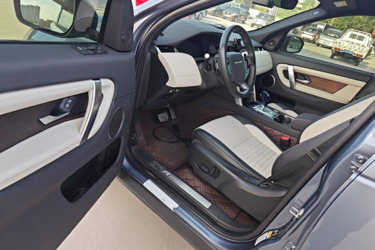 Used Land Rover Discovery Sport 2020 249 PS R-Dynamic Performance Edition Driver Seat