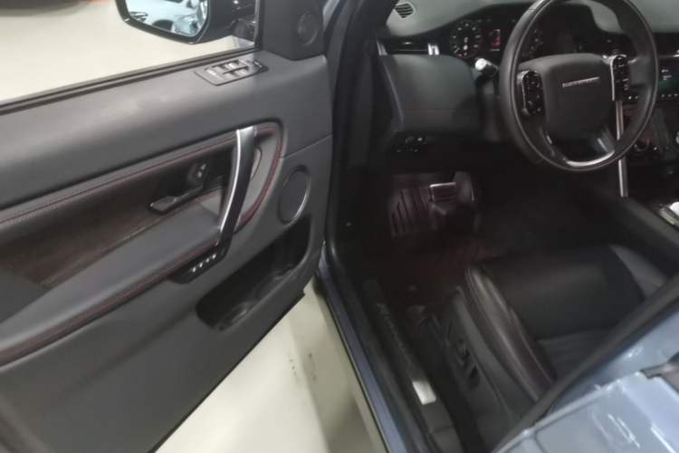 Used Land Rover Discovery Sport 2020 249 PS R-Dynamic Performance Tech Edition 5 Seats Driver Seat