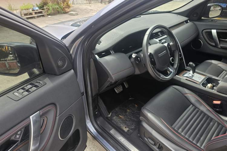 Used Land Rover Discovery Sport 2020 249 PS R-Dynamic Performance Edition Driver Seat