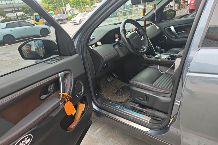 Used Land Rover Discovery Sport 2020 249 PS R-Dynamic Performance Edition Driver Seat