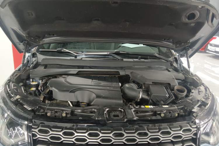 Used Land Rover Discovery Sport 2020 249 PS R-Dynamic Performance Edition Engine Bay