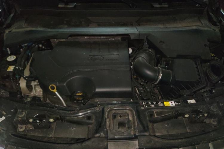 Used Land Rover Discovery Sport 2020 249 PS R-Dynamic Luxury Custom Edition Engine Bay