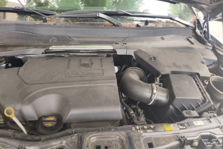 Used Land Rover Discovery Sport 2020 249 PS R-Dynamic Performance Edition Engine Bay