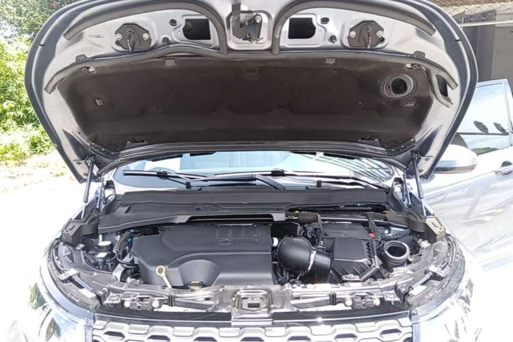 Used Land Rover Discovery Sport 2020 249 PS R-Dynamic Performance Edition Engine Bay
