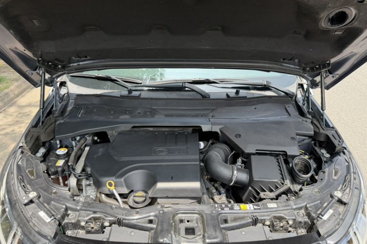 Used Land Rover Discovery Sport 2020 249 PS R-Dynamic Performance Edition Engine Bay