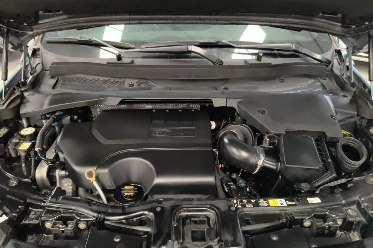 Used Land Rover Discovery Sport 2020 249 PS R-Dynamic Performance Edition Engine Bay
