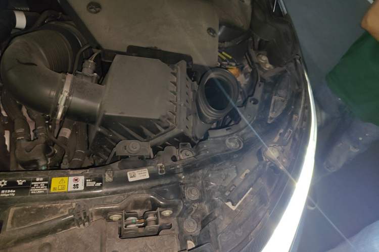 Used Land Rover Discovery Sport 2020 249 PS R-Dynamic Performance Edition Engine Bay Left