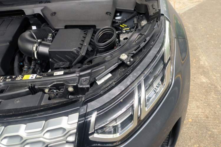Used Land Rover Discovery Sport 2020 200 PS Family Edition Engine Bay Left