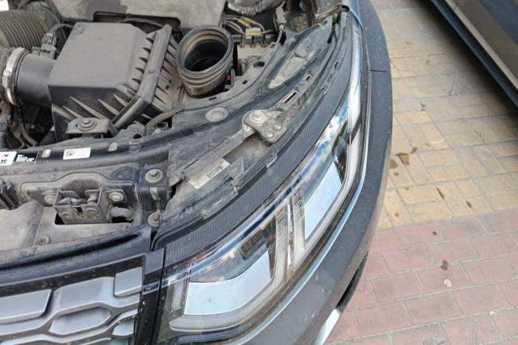 Used Land Rover Discovery Sport 2020 249 PS R-Dynamic Performance Edition Engine Bay Left