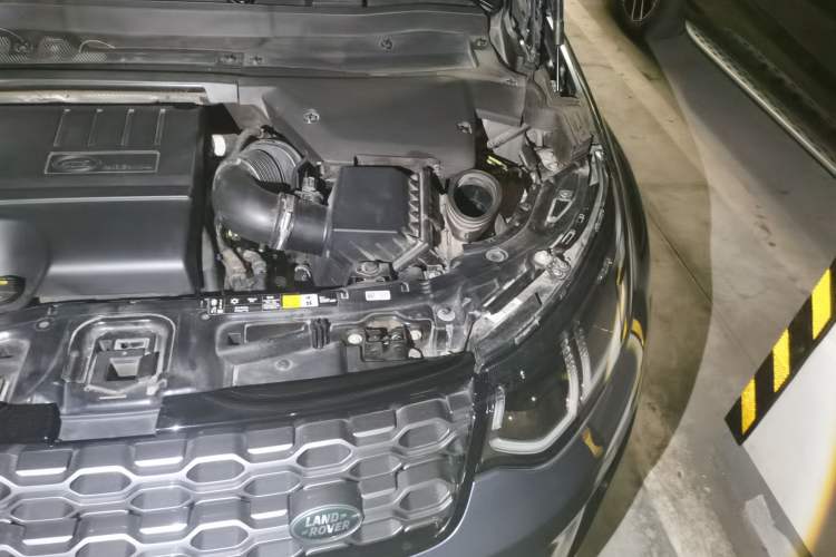 Used Land Rover Discovery Sport 2020 249 PS R-Dynamic Performance Edition Engine Bay Left