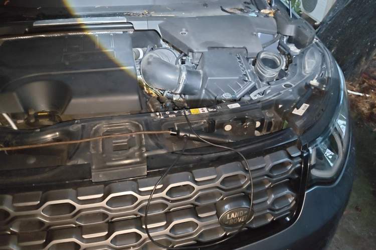 Used Land Rover Discovery Sport 2020 249 PS R-Dynamic Performance Edition Engine Bay Left