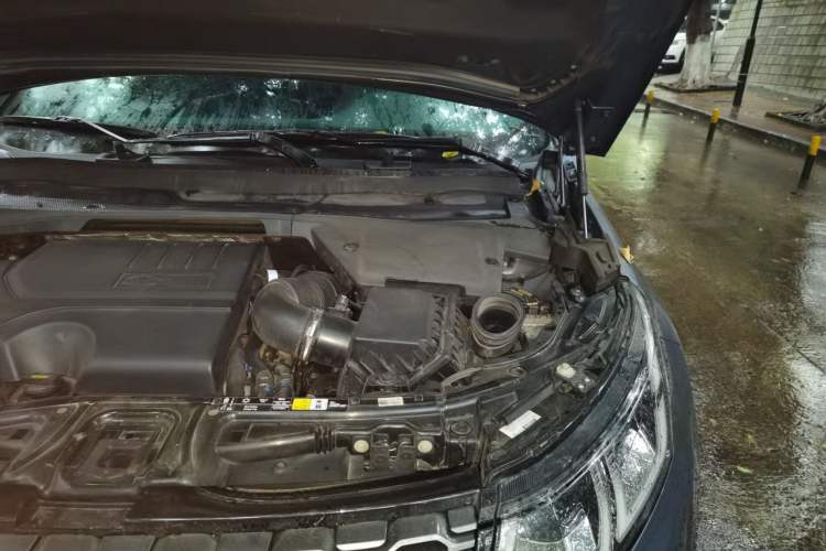Used Land Rover Discovery Sport 2020 249 PS R-Dynamic Performance Edition Engine Bay Left