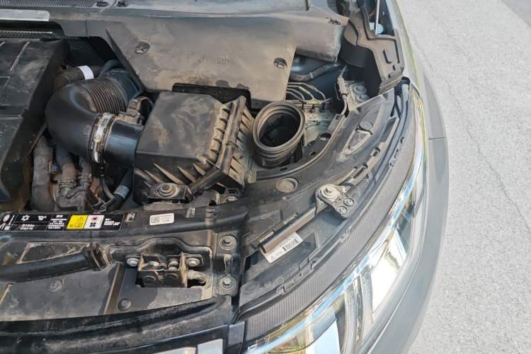 Used Land Rover Discovery Sport 2020 249 PS R-Dynamic Performance Edition Engine Bay Left