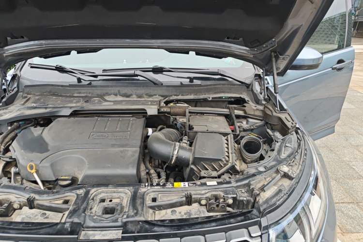 Used Land Rover Discovery Sport 2020 249 PS R-Dynamic Performance Edition Engine Bay Left