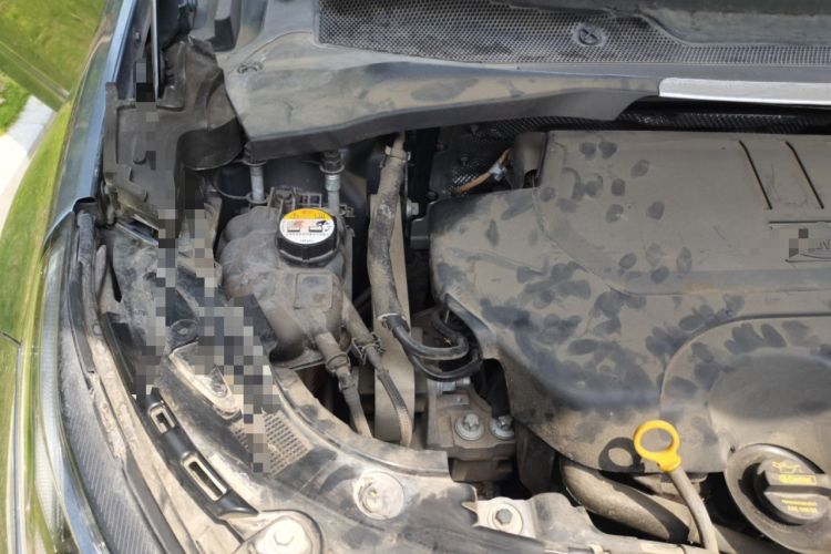 Used Land Rover Discovery Sport 2020 249 PS R-Dynamic Performance Edition Engine Bay Right