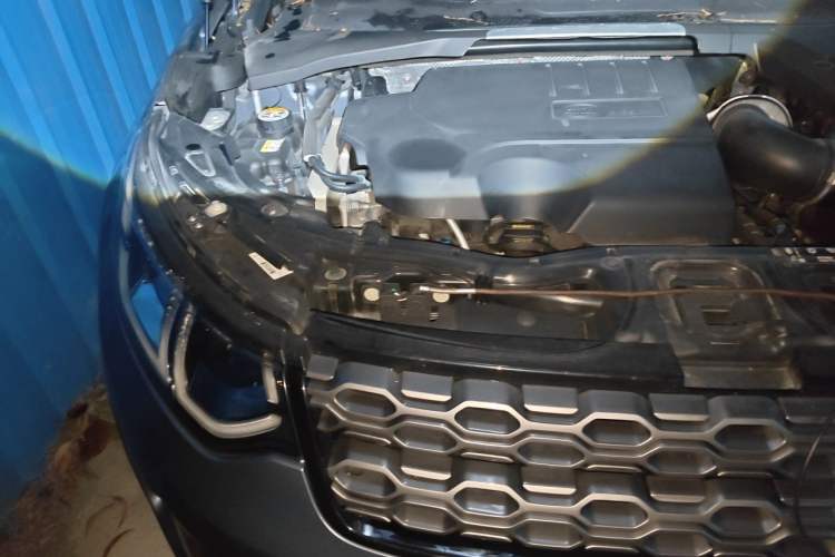 Used Land Rover Discovery Sport 2020 249 PS R-Dynamic Performance Edition Engine Bay Right
