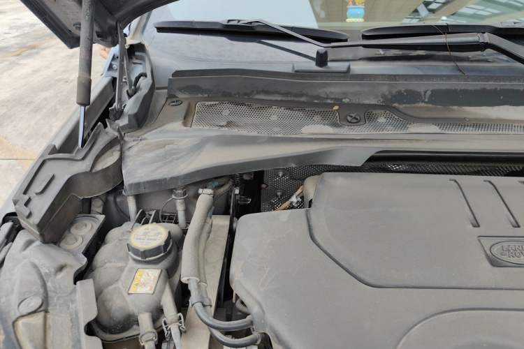 Used Land Rover Discovery Sport 2020 249 PS R-Dynamic Performance Edition Engine Bay Right