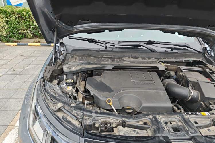 Used Land Rover Discovery Sport 2020 249 PS R-Dynamic Performance Edition Engine Bay Right