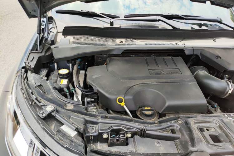 Used Land Rover Discovery Sport 2020 249 PS R-Dynamic Performance Edition Engine Bay Right