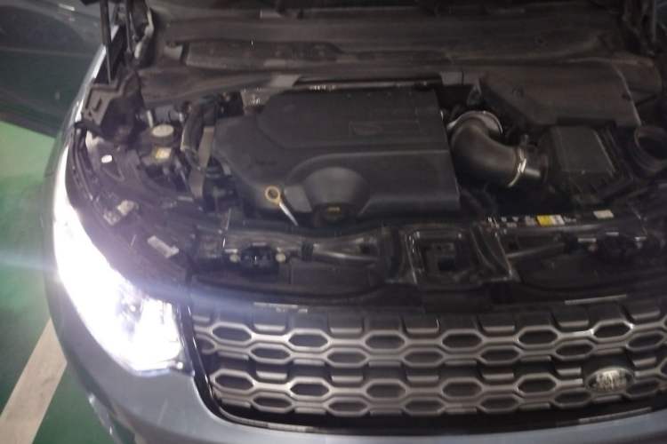 Used Land Rover Discovery Sport 2020 249 PS R-Dynamic Performance Edition Engine Bay Right