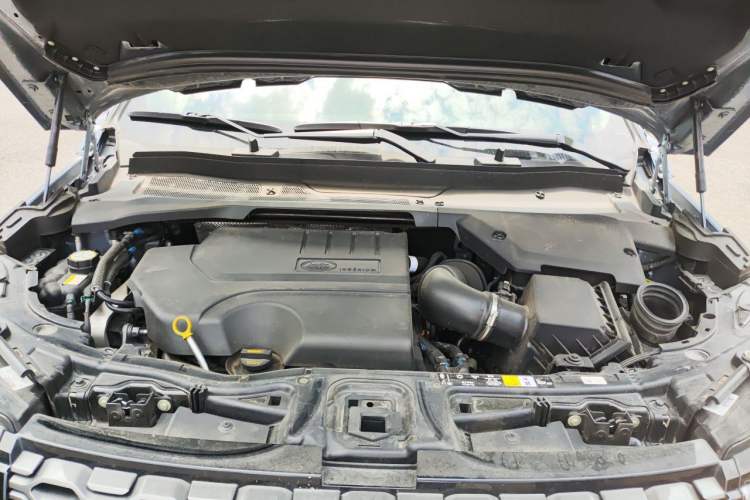Used Land Rover Discovery Sport 2020 249 PS R-Dynamic Performance Edition Engine Bay