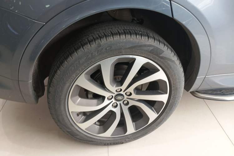 Used Land Rover Discovery Sport 2020 249 PS R-Dynamic Performance Edition Exterior 3