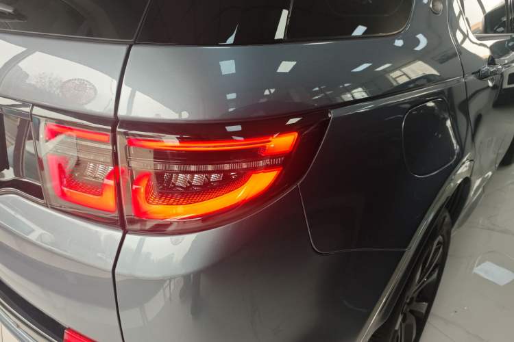 Used Land Rover Discovery Sport 2020 249 PS R-Dynamic Performance Tech Edition 7 Seats Exterior 3