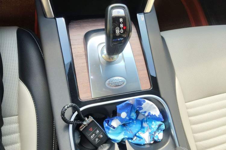 Used Land Rover Discovery Sport 2020 249 PS R-Dynamic Performance Edition Gear Lever