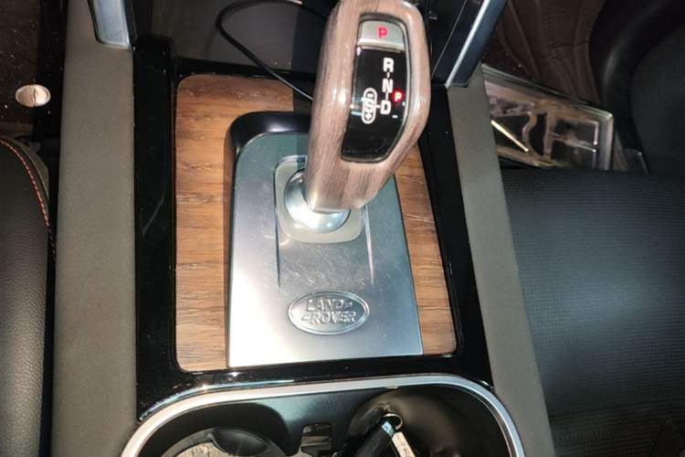 Used Land Rover Discovery Sport 2020 249 PS R-Dynamic Performance Edition Gear Lever