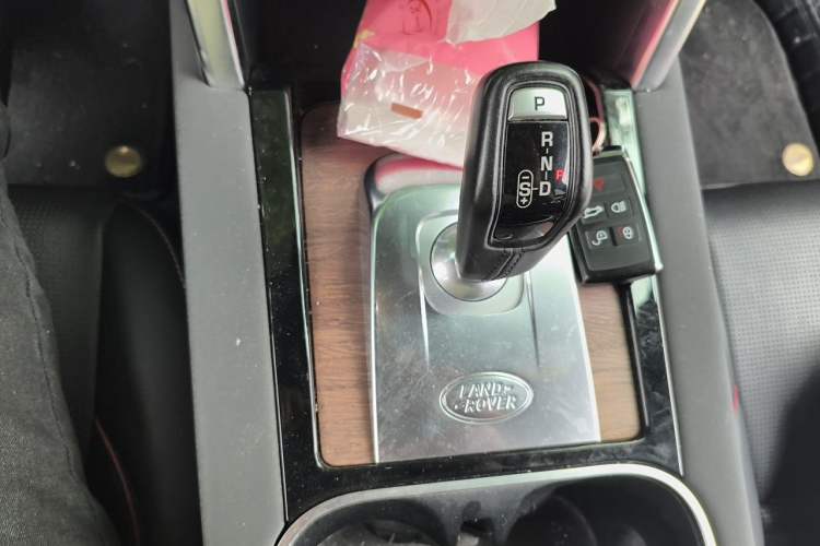 Used Land Rover Discovery Sport 2020 249 PS R-Dynamic Performance Edition Gear Lever