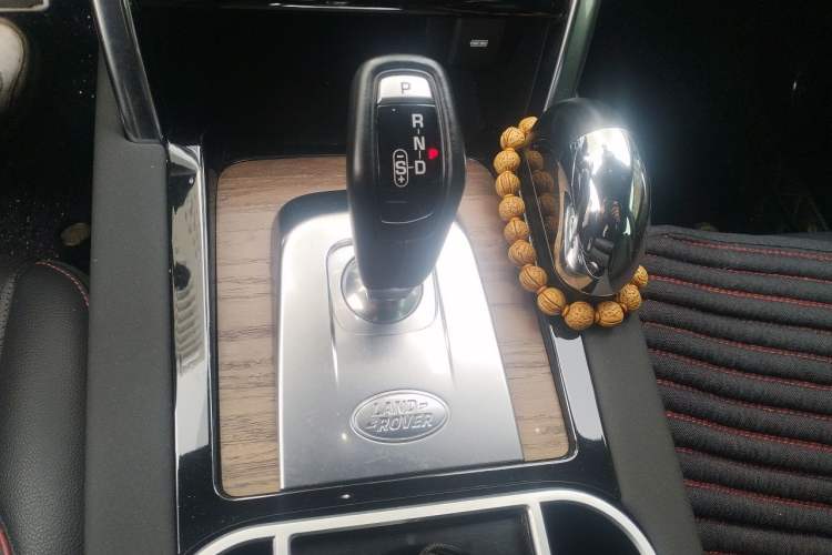 Used Land Rover Discovery Sport 2020 249 PS R-Dynamic Performance Edition Gear Lever
