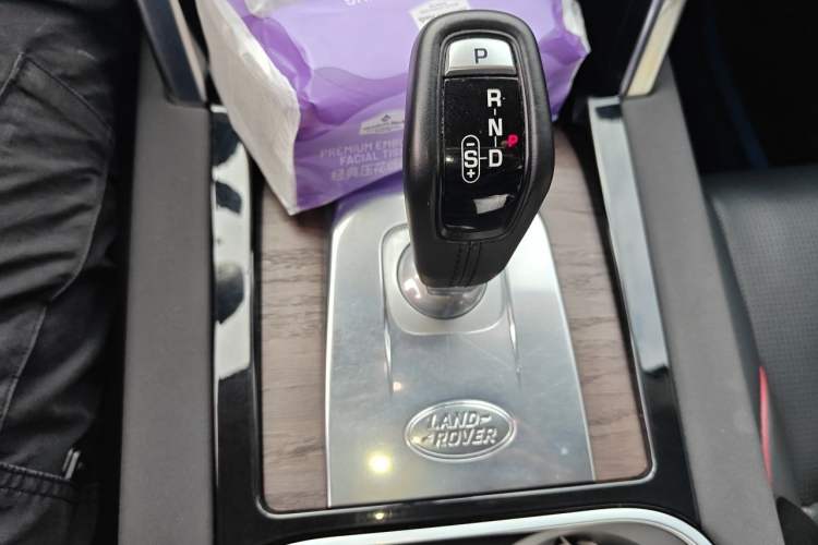 Used Land Rover Discovery Sport 2020 249 PS R-Dynamic Performance Edition Gear Lever