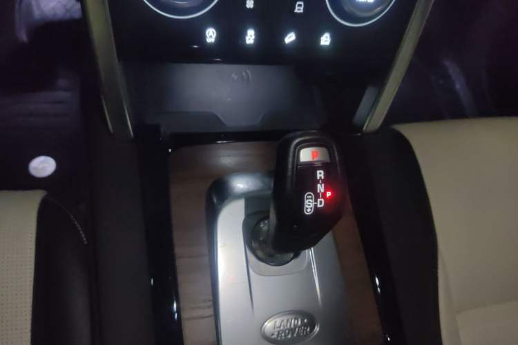 Used Land Rover Discovery Sport 2020 249 PS R-Dynamic Performance Tech Edition 5 Seats Gear Lever
