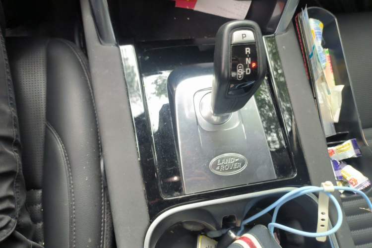 Used Land Rover Discovery Sport 2020 200 PS Family Edition Gear Lever