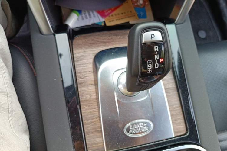 Used Land Rover Discovery Sport 2020 249 PS R-Dynamic Performance Edition Gear Lever