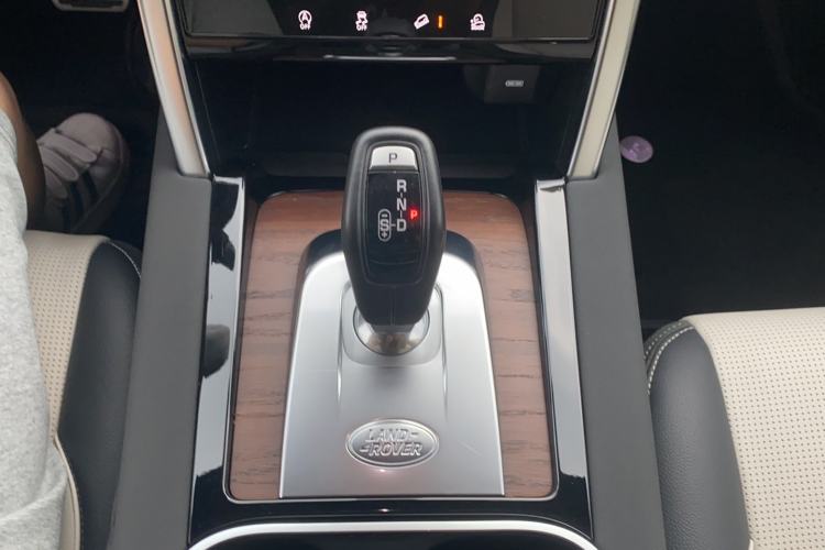 Used Land Rover Discovery Sport 2020 249 PS R-Dynamic Performance Tech Edition 5 Seats Gear Lever