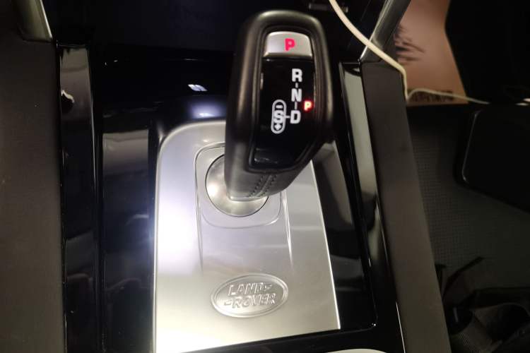 Used Land Rover Discovery Sport 2020 200 PS Family Edition Gear Lever