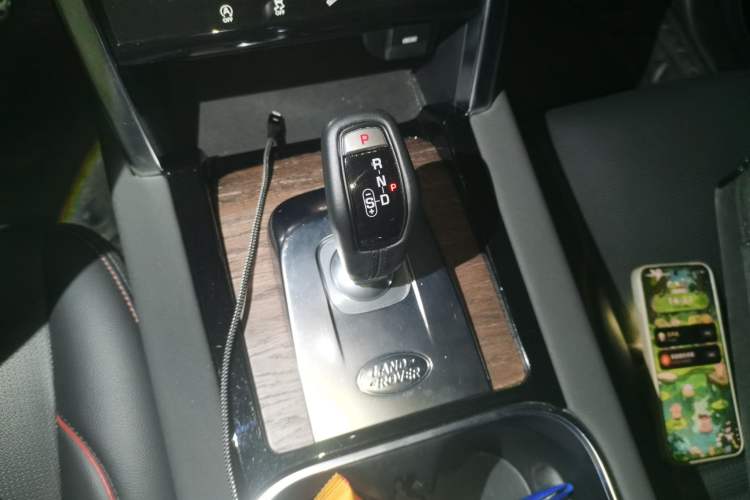 Used Land Rover Discovery Sport 2020 249 PS R-Dynamic Performance Edition Gear Lever