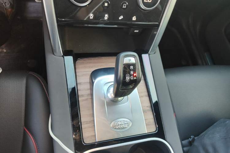 Used Land Rover Discovery Sport 2020 249 PS R-Dynamic Performance Tech Edition 7 Seats Gear Lever
