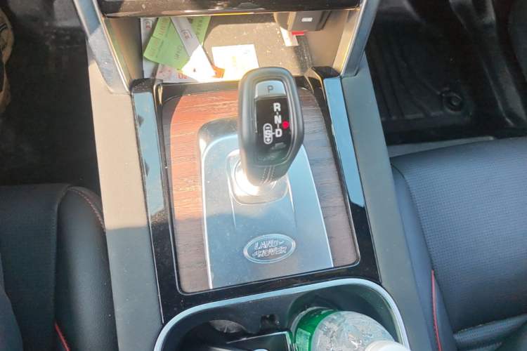 Used Land Rover Discovery Sport 2020 249 PS R-Dynamic Performance Edition Gear Lever