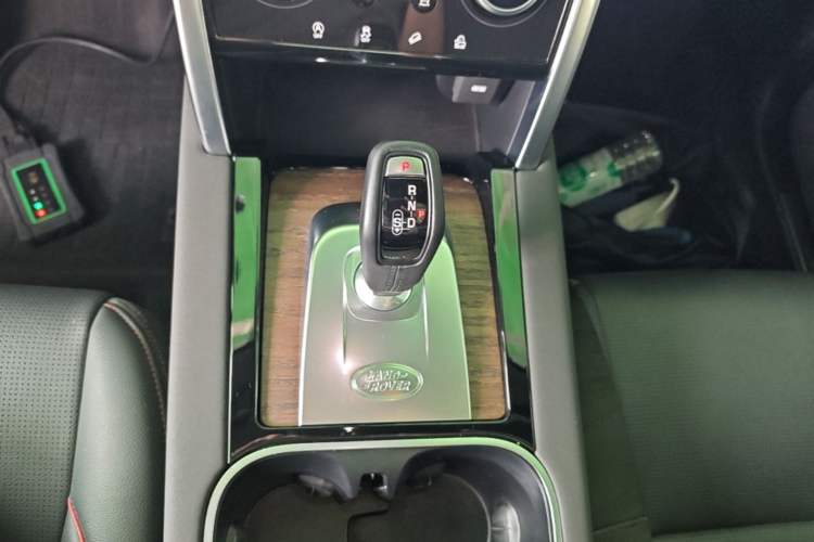 Used Land Rover Discovery Sport 2020 249 PS R-Dynamic Performance Edition Gear Lever