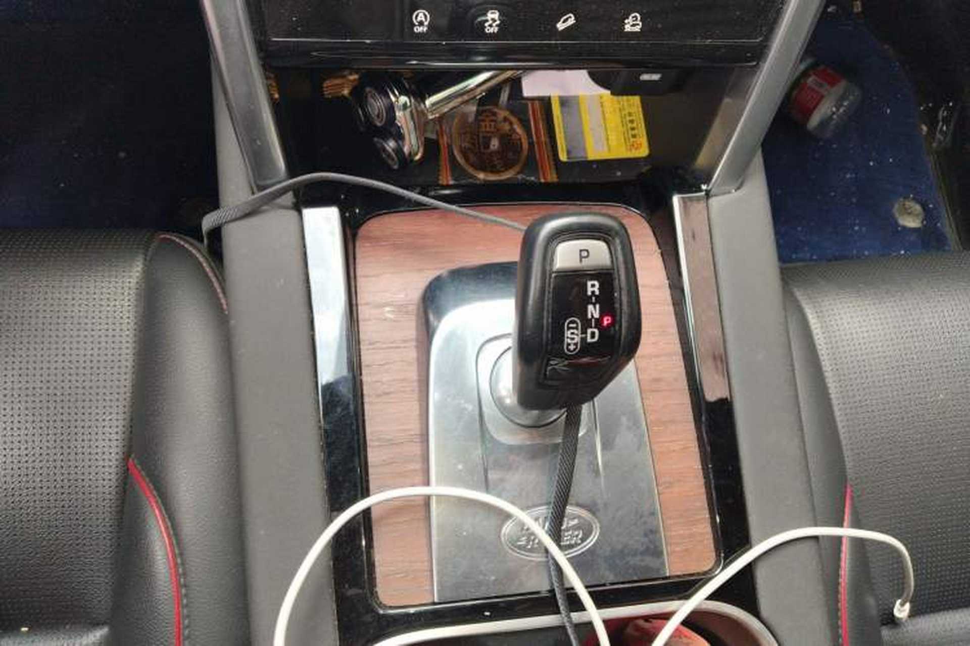 Used Land Rover Discovery Sport 2020 249 PS R-Dynamic Performance Edition Gear Lever
