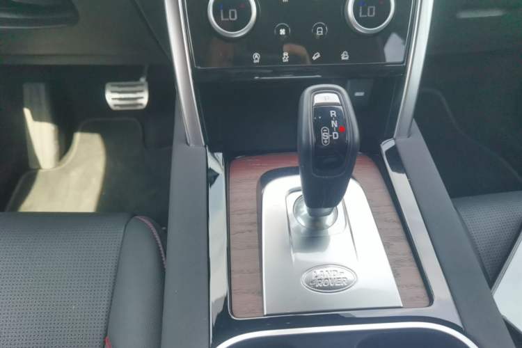 Used Land Rover Discovery Sport 2020 249 PS R-Dynamic Performance Tech Edition 5 Seats Gear Lever