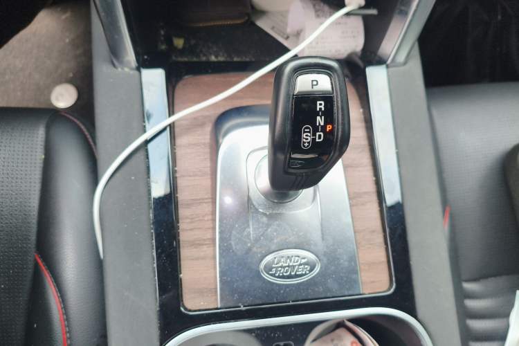 Used Land Rover Discovery Sport 2020 249 PS R-Dynamic Performance Edition Gear Lever