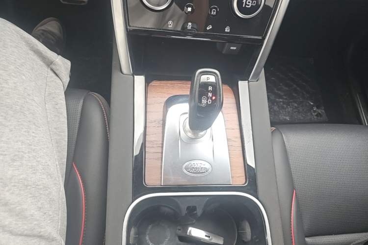 Used Land Rover Discovery Sport 2020 249 PS R-Dynamic Performance Edition Gear Lever