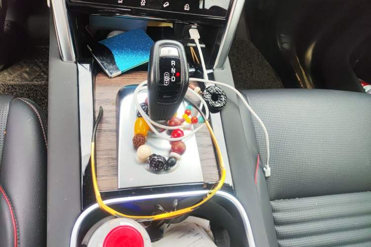 Used Land Rover Discovery Sport 2020 249 PS R-Dynamic Performance Edition Gear Lever