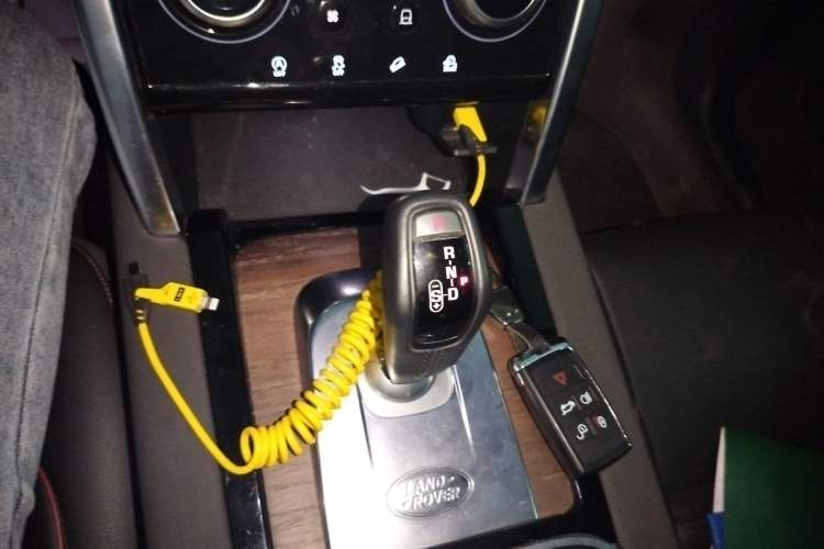 Used Land Rover Discovery Sport 2020 249 PS R-Dynamic Performance Edition Gear Lever